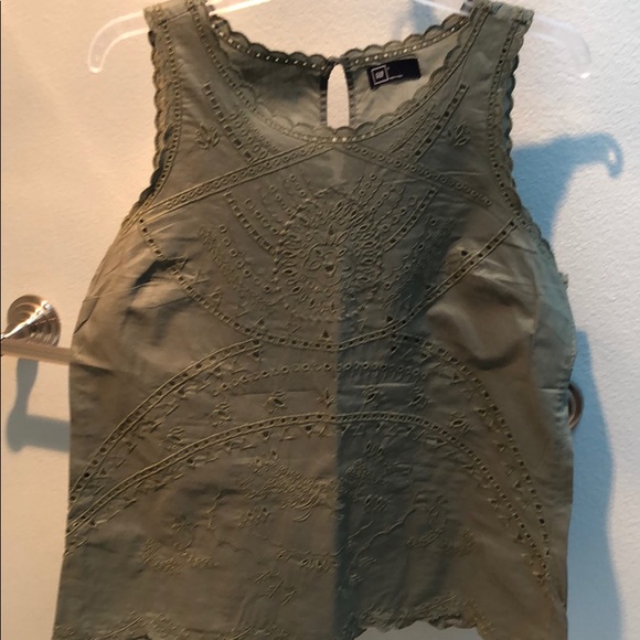 GAP size L, army green cotton embroidered tank. - Picture 1 of 8